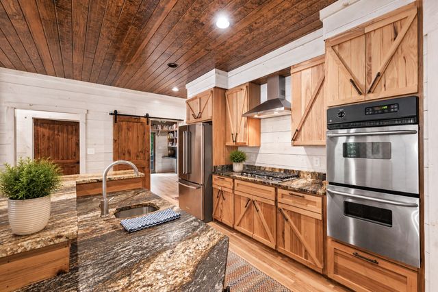 1168 Johnny Hall Rd, Burns, TN 37029