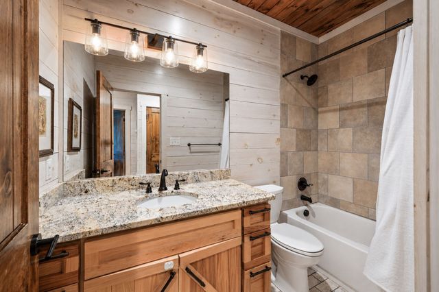 1168 Johnny Hall Rd, Burns, TN 37029