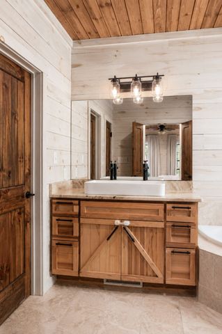 1168 Johnny Hall Rd, Burns, TN 37029