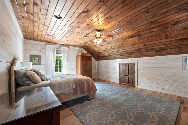1168 Johnny Hall Rd, Burns, TN 37029
