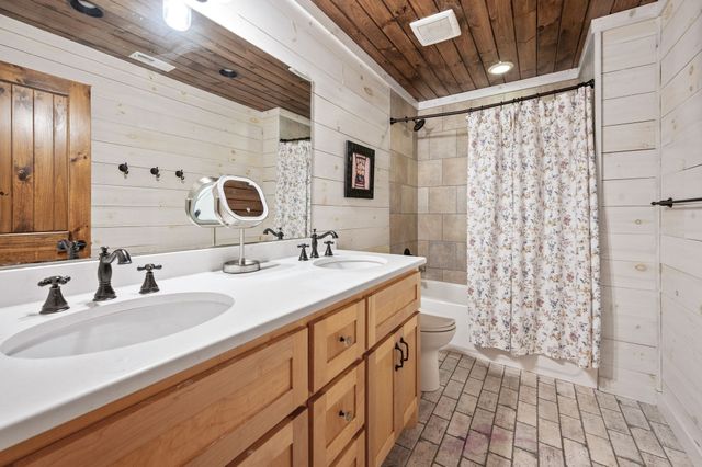 1168 Johnny Hall Rd, Burns, TN 37029