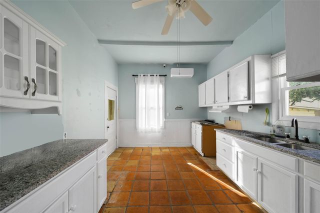 207 Northwood Street, Houston, TX 77009