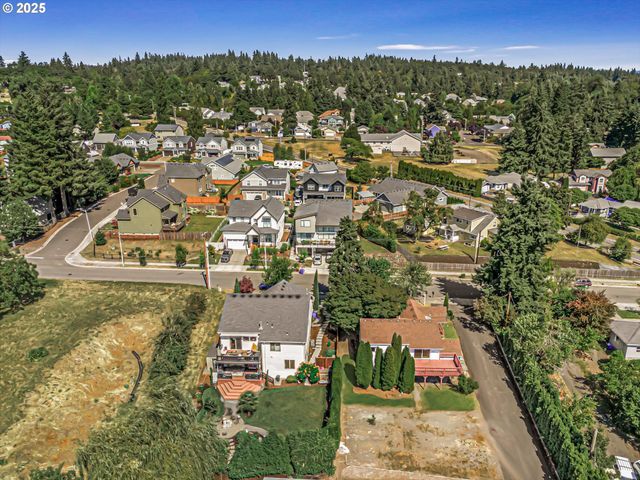 16381 HUNTER Ave, Oregon City, OR 97045