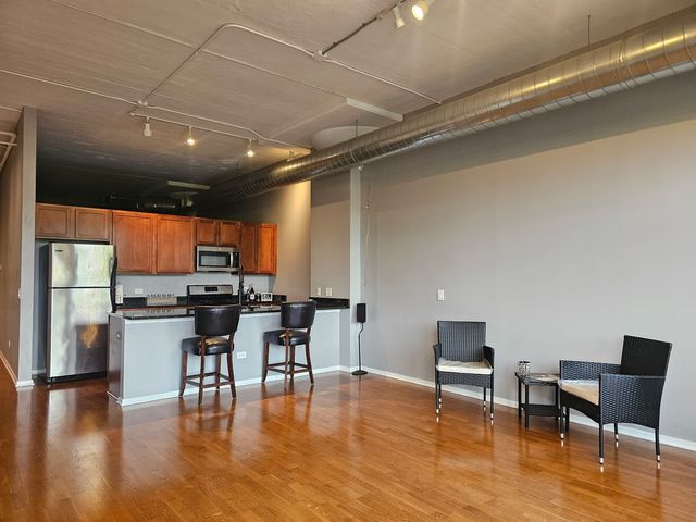 2323 W Pershing Road 230, Chicago, IL 60609