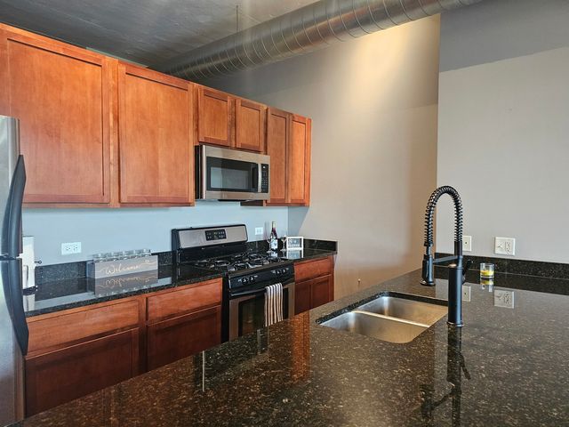 2323 W Pershing Road 230, Chicago, IL 60609
