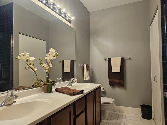 2323 W Pershing Road 230, Chicago, IL 60609