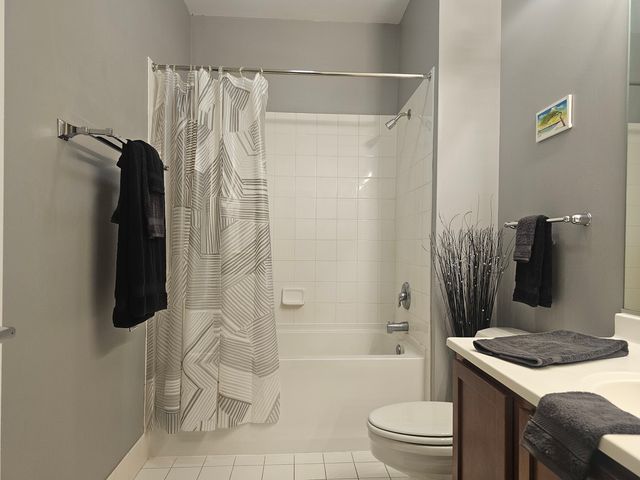 2323 W Pershing Road 230, Chicago, IL 60609