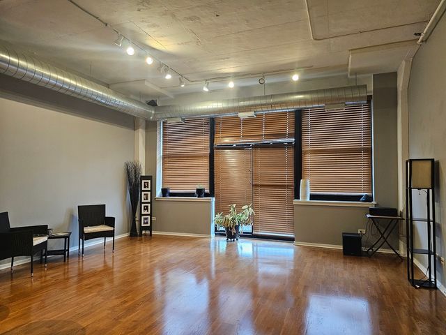 2323 W Pershing Road 230, Chicago, IL 60609