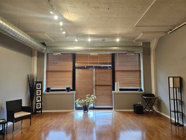 2323 W Pershing Road 230, Chicago, IL 60609