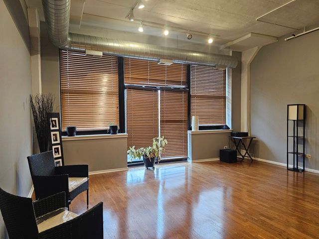 2323 W Pershing Road 230, Chicago, IL 60609