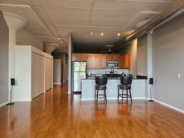 2323 W Pershing Road 230, Chicago, IL 60609