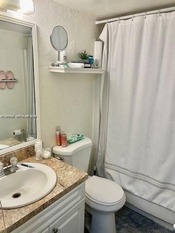 5100 SW 64th Ave 105, Davie, FL 33314