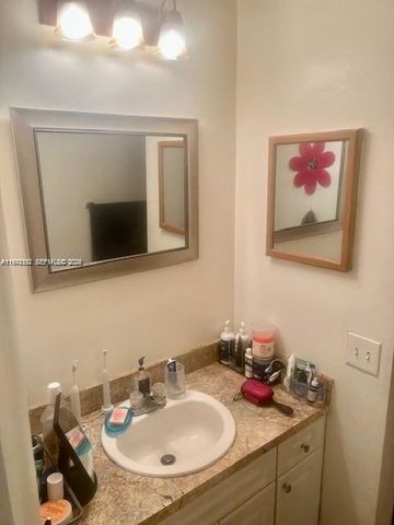 5100 SW 64th Ave 105, Davie, FL 33314