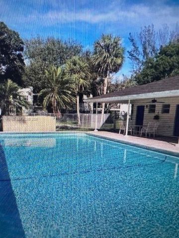 5100 SW 64th Ave 105, Davie, FL 33314