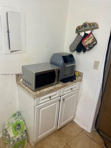 5100 SW 64th Ave 105, Davie, FL 33314