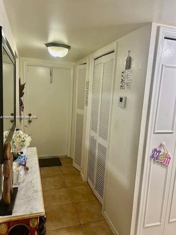 5100 SW 64th Ave 105, Davie, FL 33314