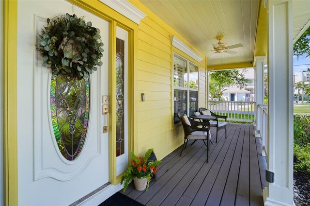 5201 S JULES VERNE COURT, Tampa, FL 33611