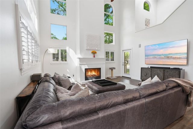 5201 S JULES VERNE COURT, Tampa, FL 33611