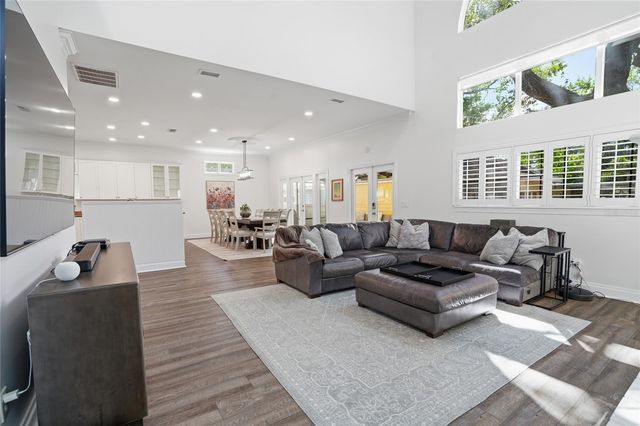 5201 S JULES VERNE COURT, Tampa, FL 33611