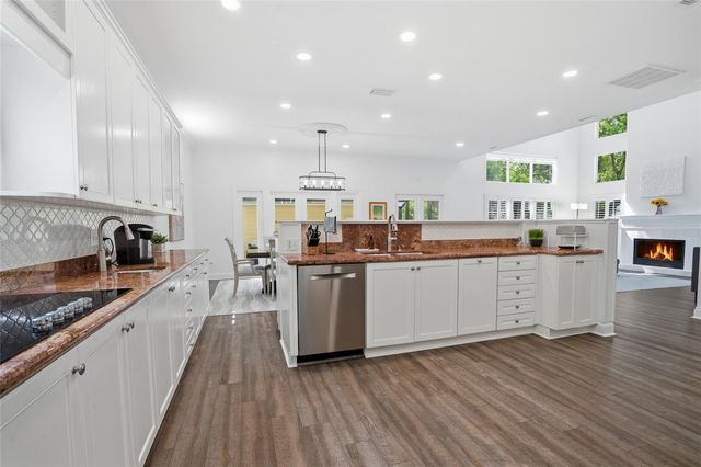 5201 S JULES VERNE COURT, Tampa, FL 33611