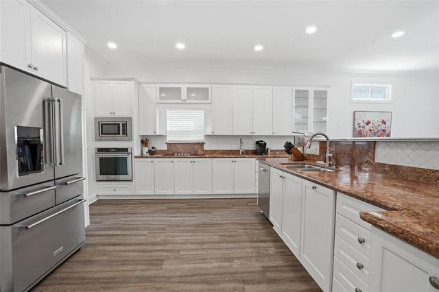 5201 S JULES VERNE COURT, Tampa, FL 33611