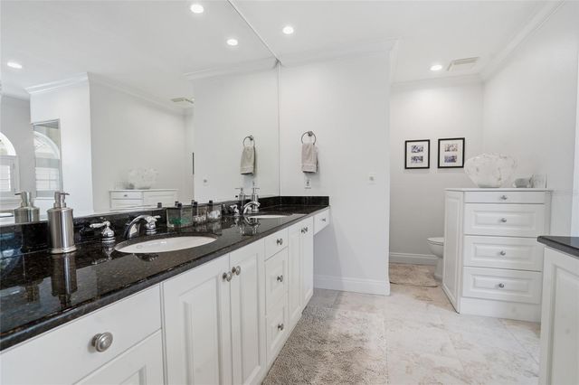 5201 S JULES VERNE COURT, Tampa, FL 33611