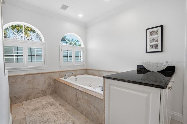 5201 S JULES VERNE COURT, Tampa, FL 33611