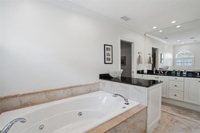 5201 S JULES VERNE COURT, Tampa, FL 33611