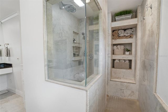 5201 S JULES VERNE COURT, Tampa, FL 33611