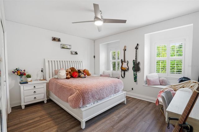 5201 S JULES VERNE COURT, Tampa, FL 33611