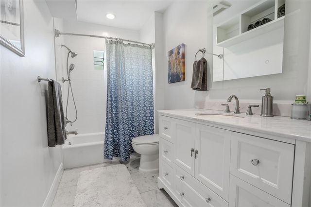 5201 S JULES VERNE COURT, Tampa, FL 33611