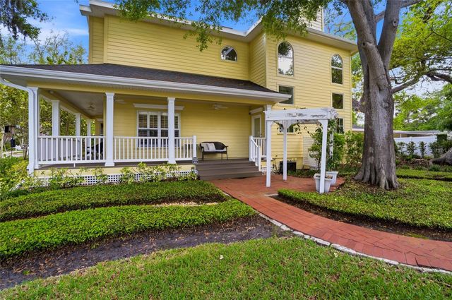 5201 S JULES VERNE COURT, Tampa, FL 33611