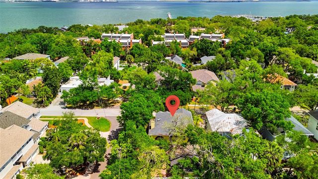 5201 S JULES VERNE COURT, Tampa, FL 33611