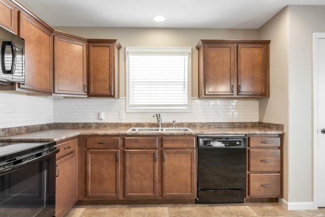 11025 Calera Passage, Roanoke, IN 46783