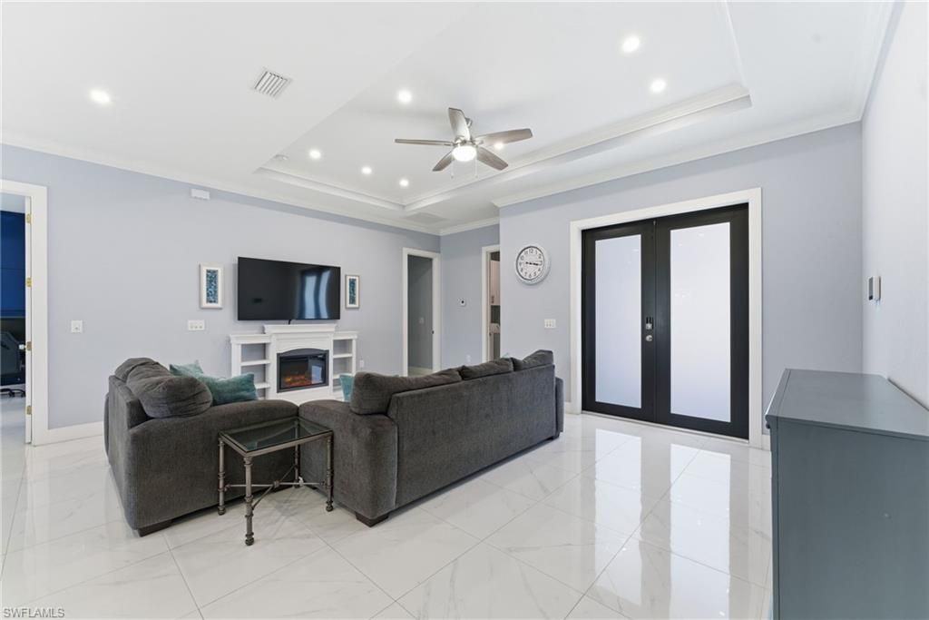 816 Bell BLVD S, LEHIGH ACRES, FL 33974 — photo 3