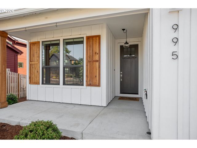 995 Se OLIVE Way, Estacada, OR 97023