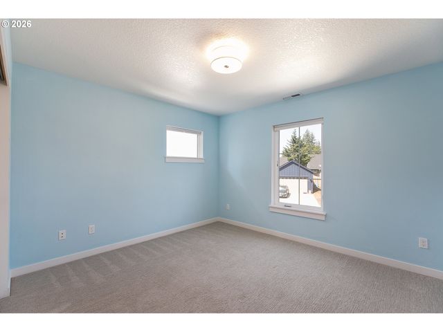 995 Se OLIVE Way, Estacada, OR 97023