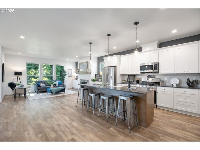 995 Se OLIVE Way, Estacada, OR 97023