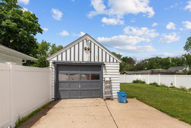 728 TAYCO STREET, Menasha, WI 54952