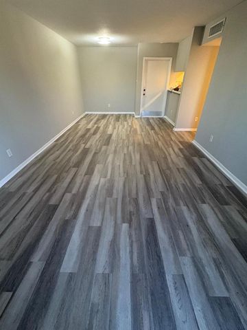 3055 SW Walnut Bend Lane 33, Houston, TX 77042