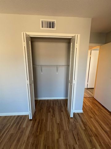 3055 SW Walnut Bend Lane 33, Houston, TX 77042