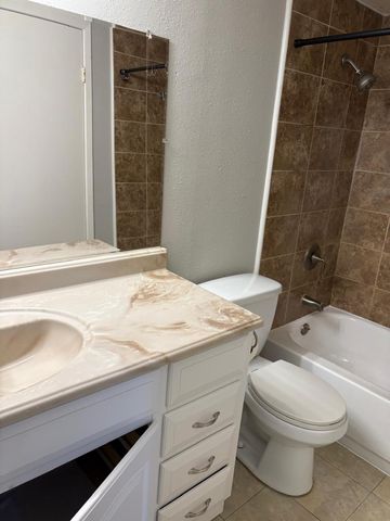 3055 SW Walnut Bend Lane 33, Houston, TX 77042