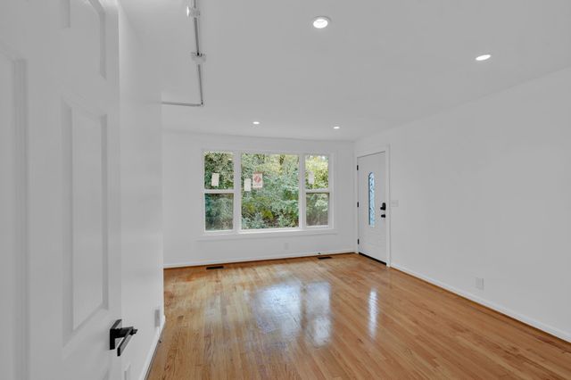 3638 Estes Rd, Nashville, TN 37215