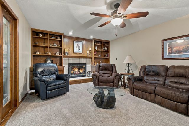 725 NE 9th Street, Ankeny, IA 50021
