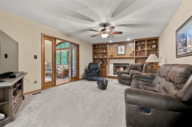 725 NE 9th Street, Ankeny, IA 50021