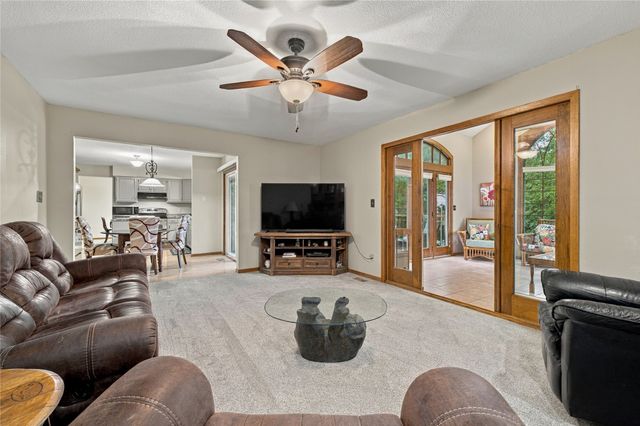 725 NE 9th Street, Ankeny, IA 50021