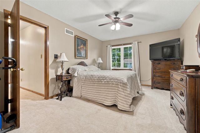725 NE 9th Street, Ankeny, IA 50021