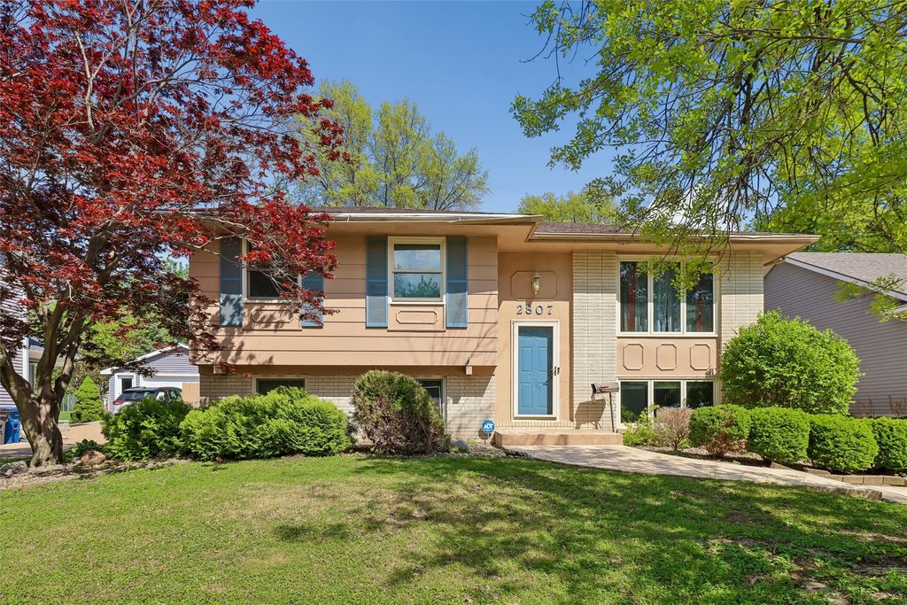 2807 54th Street, Des Moines, IA 50310
