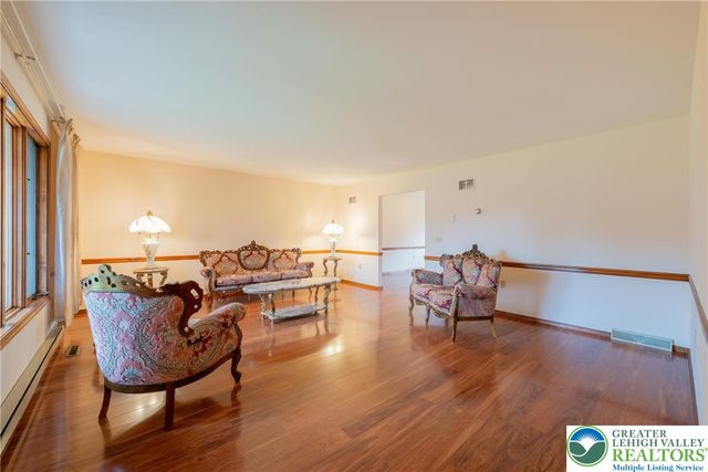 3127 South 4th Avenue, Whitehall Twp, PA 18052