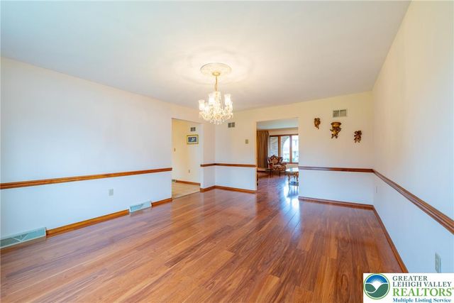 3127 South 4th Avenue, Whitehall Twp, PA 18052